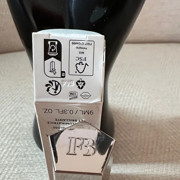 Fenty Beauty Gloss Bomb Oil - Luminizing Lip Gloss - Picture 5 of 6